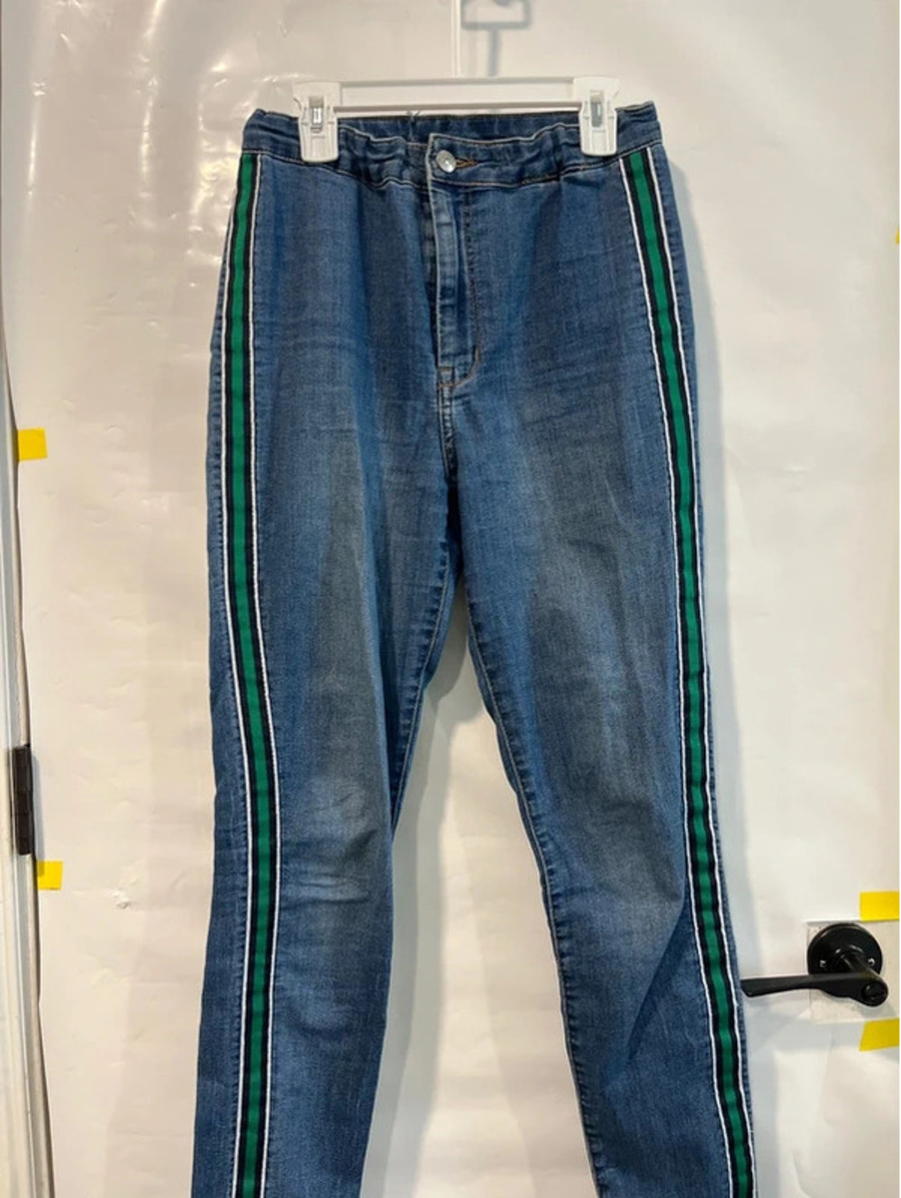 Woman’s size 6 skinny jeans
